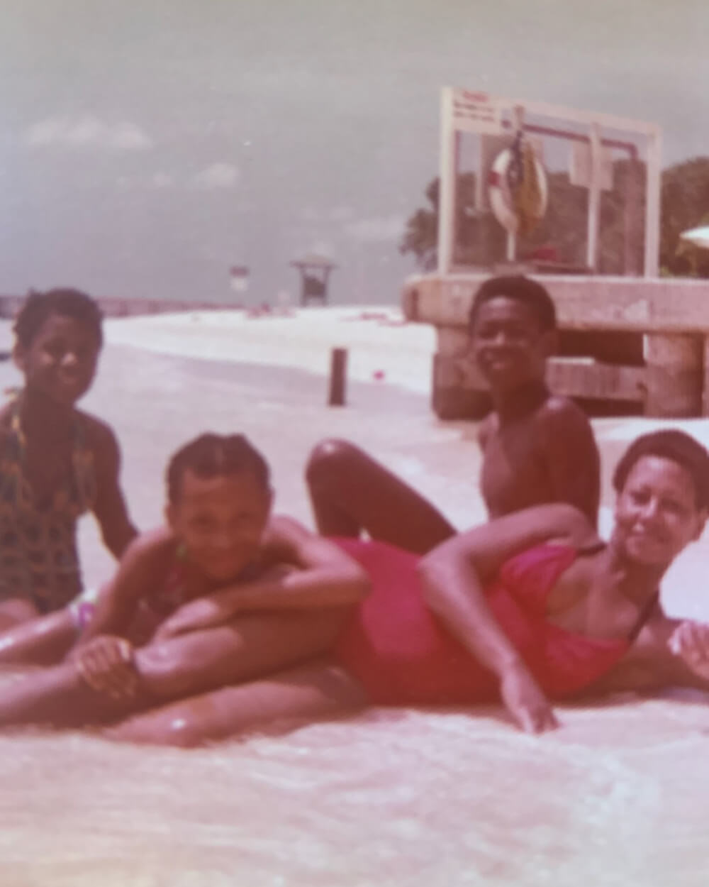 An old portrait photo of April Manderson and her family on the beach