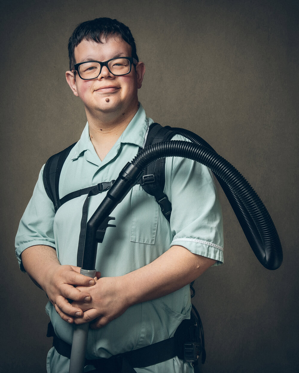 A portrait photograph of Thomas Lee